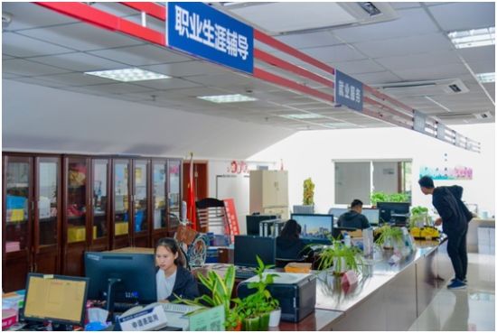打造“有溫度”的校園YE4電機 上海電機學(xué)院回應(yīng)師生關(guān)